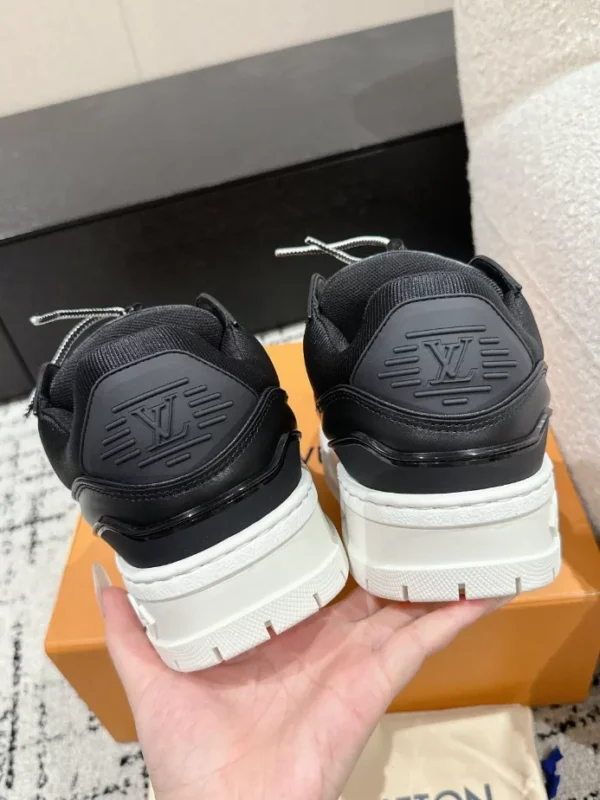 Louis Vuitton Trainer Maxi Sneaker - LS283