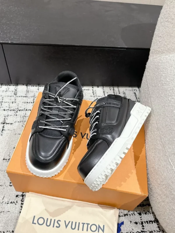 Louis Vuitton Trainer Maxi Sneaker - LS283