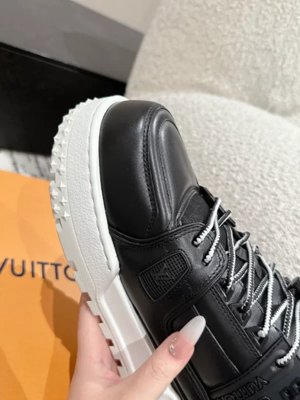 Louis Vuitton Trainer Maxi Sneaker - LS283