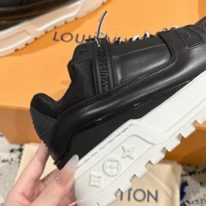Louis Vuitton Trainer Maxi Sneaker - LS283