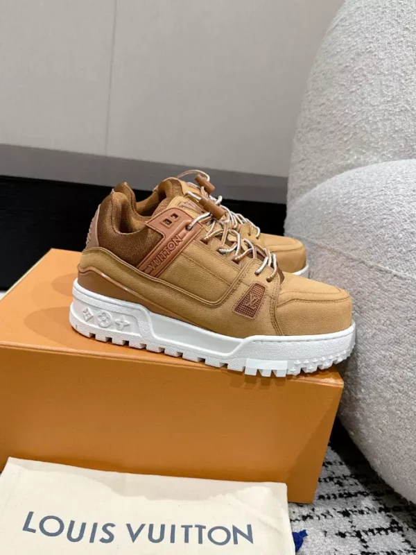Louis Vuitton Trainer Maxi Sneaker - LS284