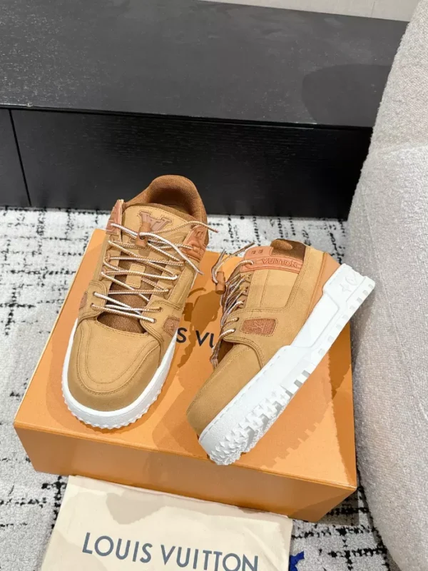 Louis Vuitton Trainer Maxi Sneaker - LS284