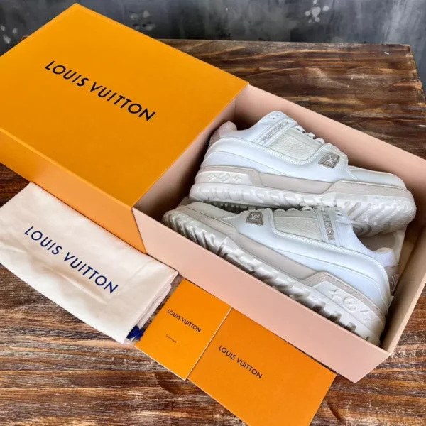 Louis Vuitton Trainer Maxi Sneakers - LS282