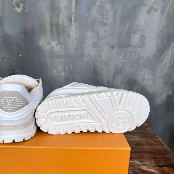 Louis Vuitton Trainer Maxi Sneakers - LS282