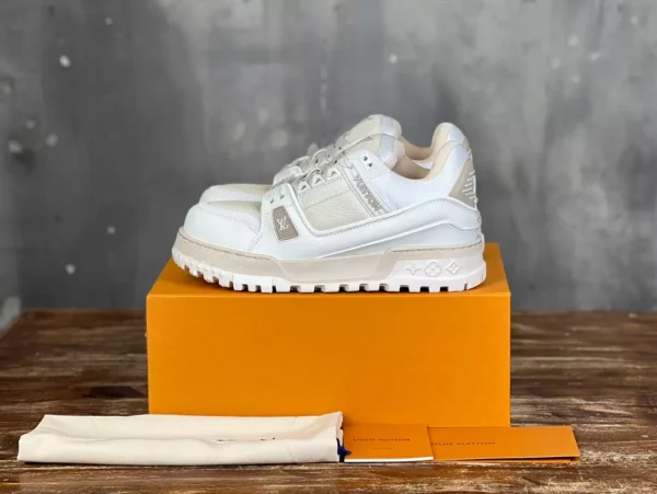 Louis Vuitton Trainer Maxi Sneakers - LS282