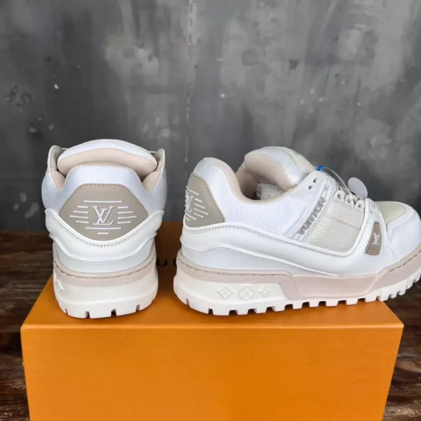 Louis Vuitton Trainer Maxi Sneakers - LS282