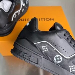 Louis Vuitton Trainer Sneaker - LS275