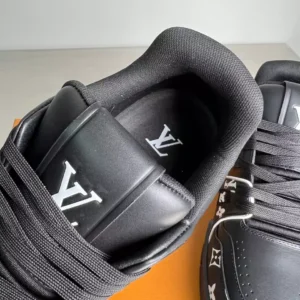 Louis Vuitton Trainer Sneaker - LS275