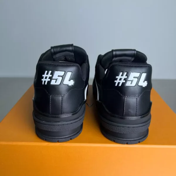 Louis Vuitton Trainer Sneaker - LS275