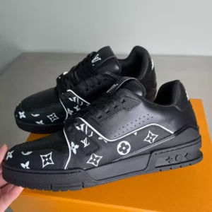 Louis Vuitton Trainer Sneaker - LS275