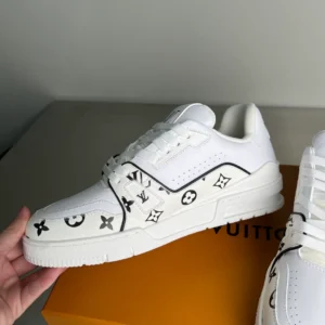 Louis Vuitton Trainer Sneaker - LS276