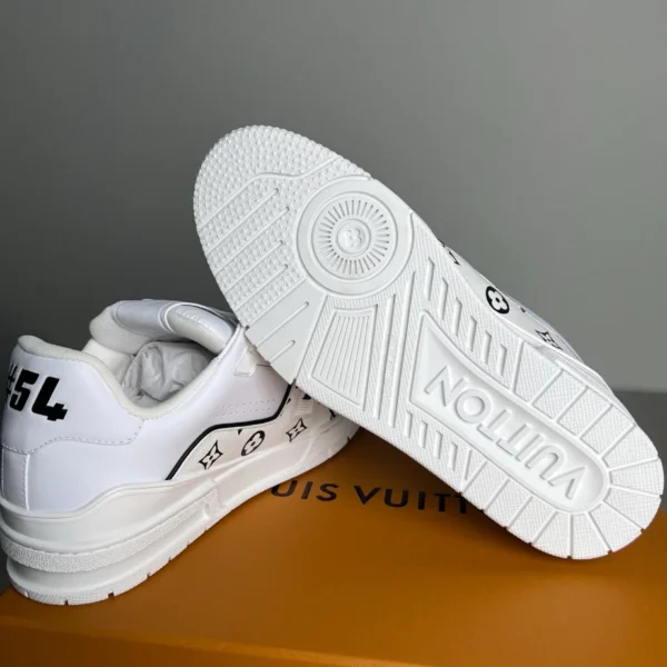 Louis Vuitton Trainer Sneaker - LS276