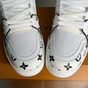 Louis Vuitton Trainer Sneaker - LS276
