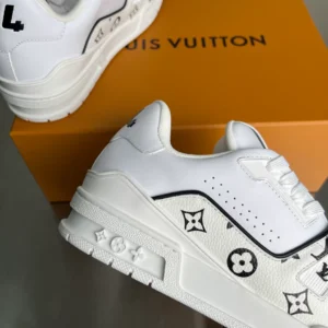 Louis Vuitton Trainer Sneaker - LS276