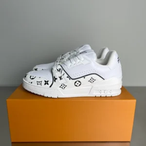 Louis Vuitton Trainer Sneaker - LS276
