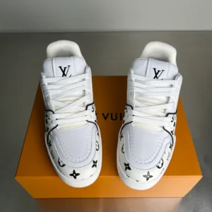 Louis Vuitton Trainer Sneaker - LS276