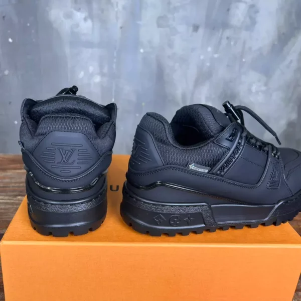 Louis Vuitton Trainer Snow Sneaker - LS286