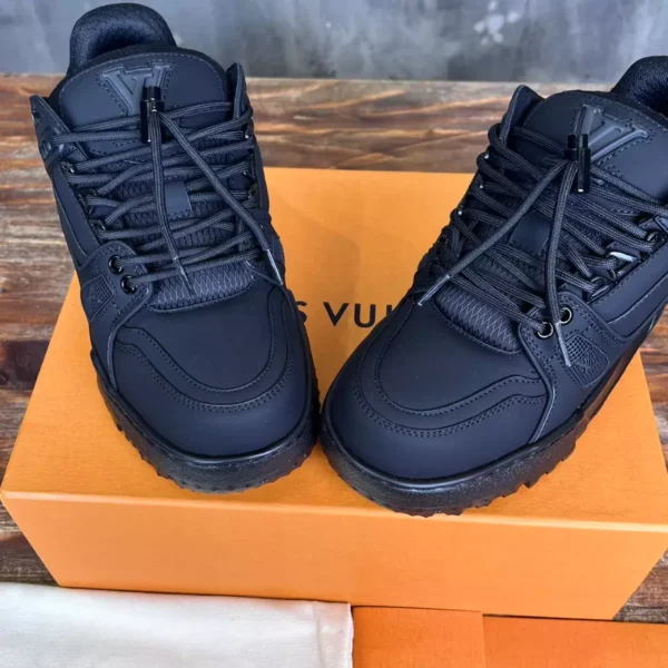 Louis Vuitton Trainer Snow Sneaker - LS286
