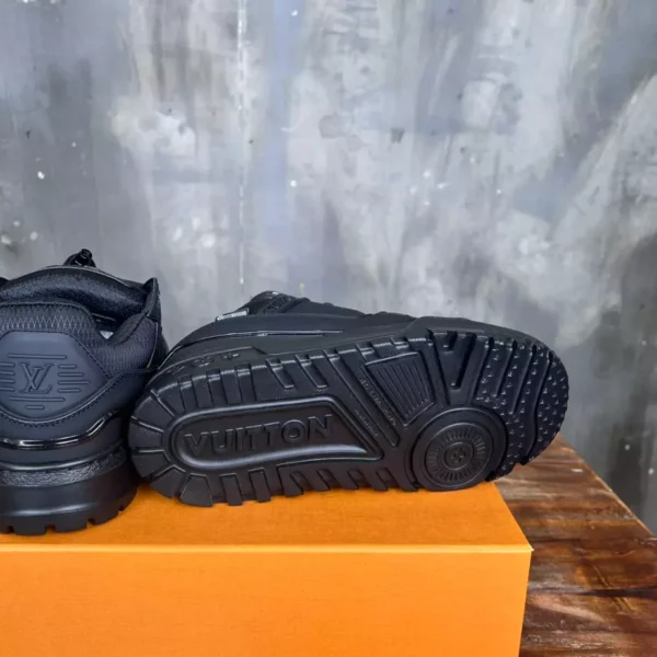 Louis Vuitton Trainer Snow Sneaker - LS286