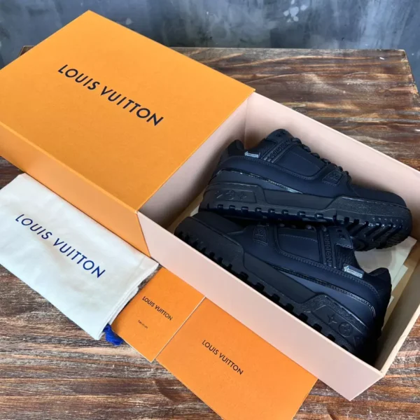 Louis Vuitton Trainer Snow Sneaker - LS286