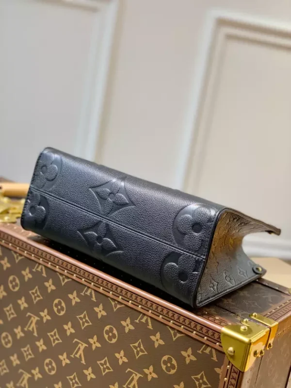 Louis Vuitton OnTheGo PM - L18