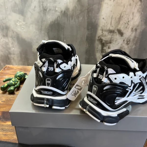 Balenciaga Runner Sneaker - GS139