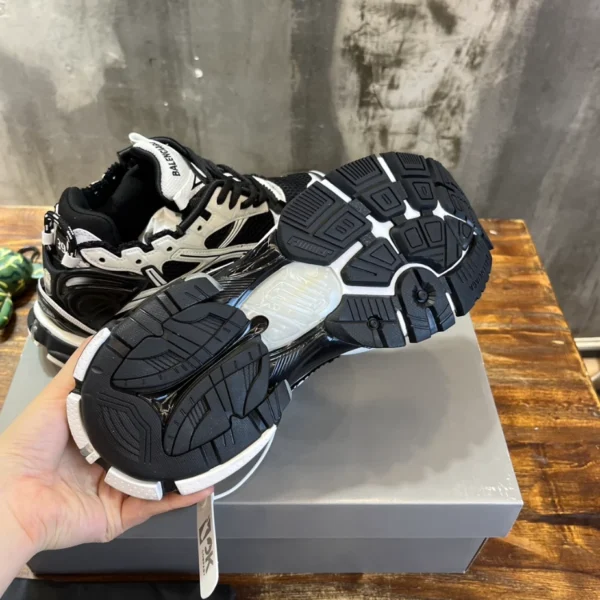 Balenciaga Runner Sneaker - GS139