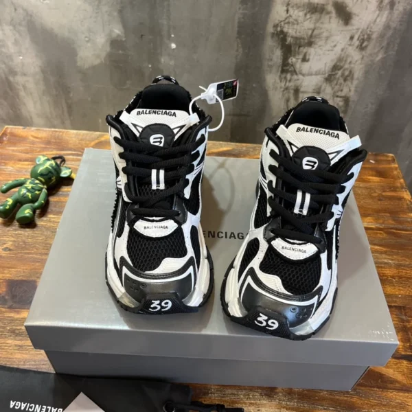 Balenciaga Runner Sneaker - GS139