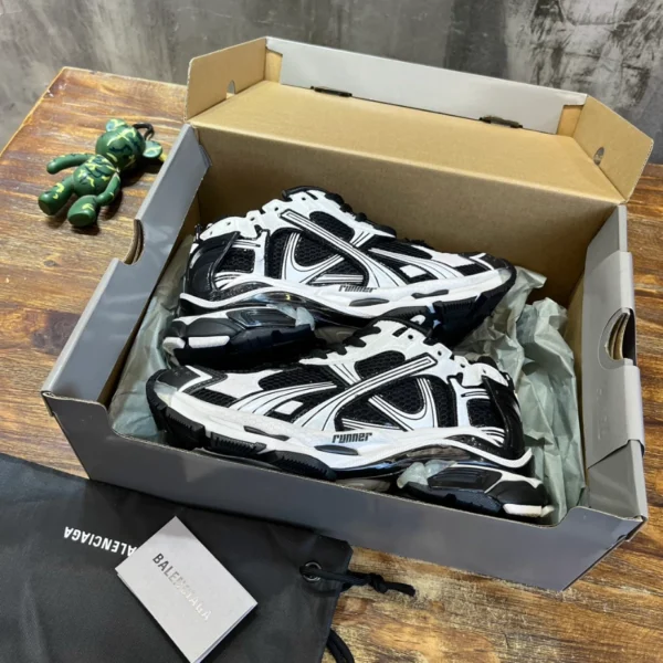 Balenciaga Runner Sneaker - GS139