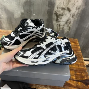 Balenciaga Runner Sneaker - GS139