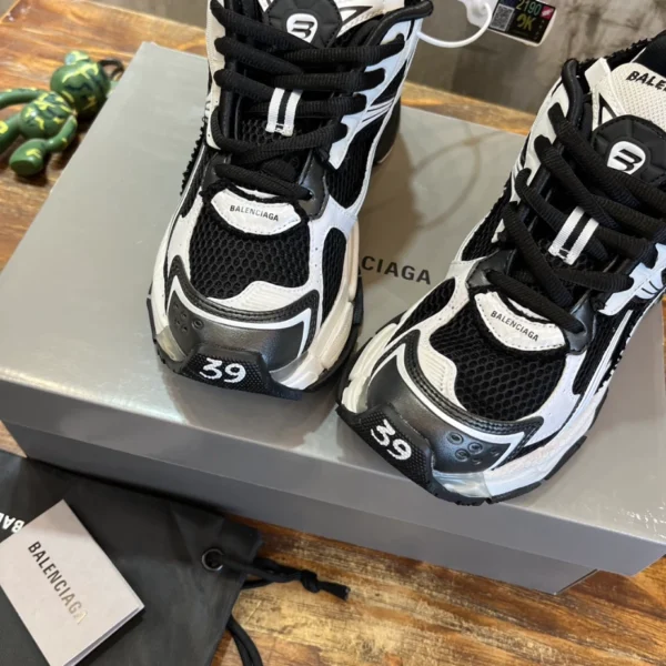 Balenciaga Runner Sneaker - GS139