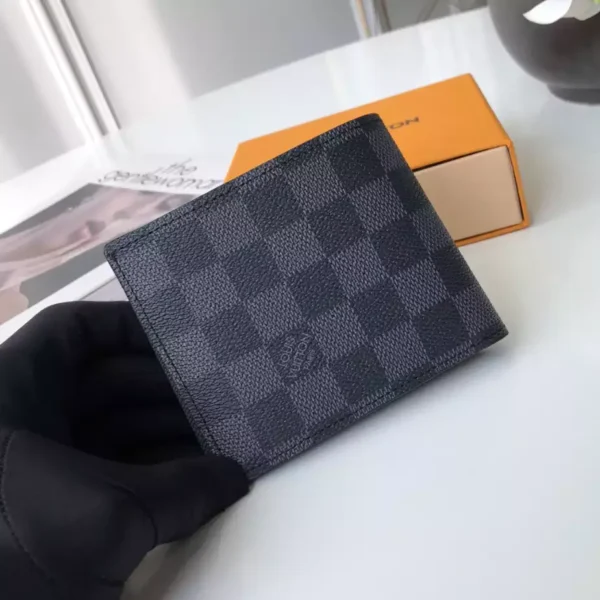 Louis Vuitton Amerigo Wallet - LW32