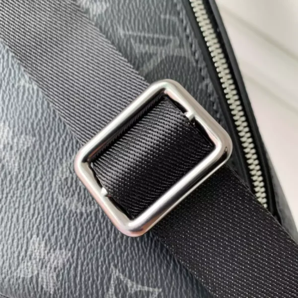 Louis Vuitton Discovery PM Bumbag - LCP015