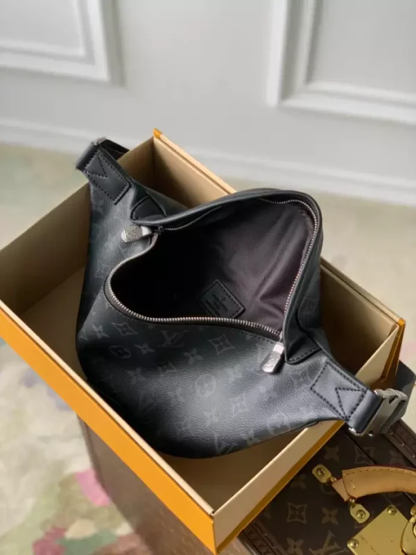 Louis Vuitton Discovery PM Bumbag - LCP015