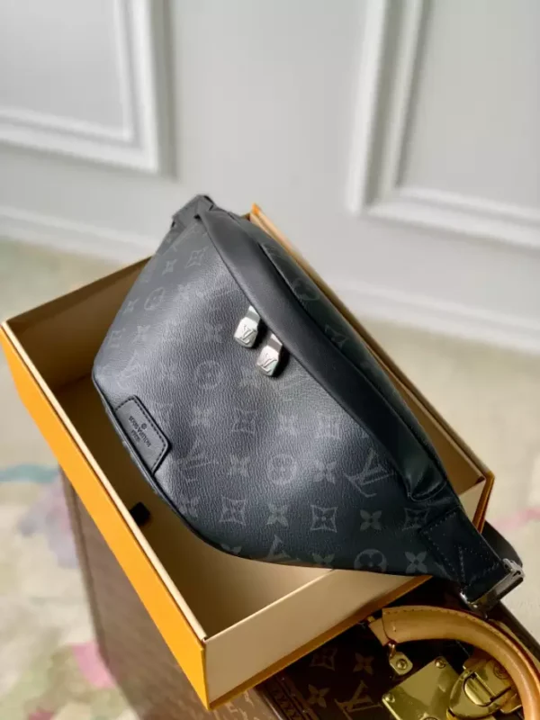 Louis Vuitton Discovery PM Bumbag - LCP015