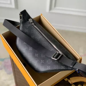 Louis Vuitton Discovery PM Bumbag - LCP015