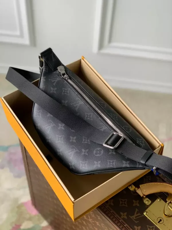 Louis Vuitton Discovery PM Bumbag - LCP015