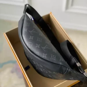 Louis Vuitton Discovery PM Bumbag - LCP015