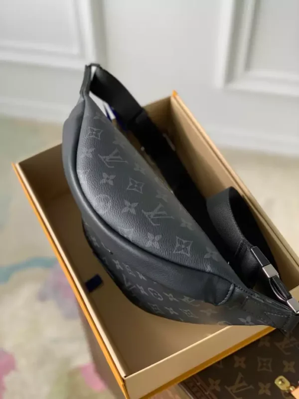Louis Vuitton Discovery PM Bumbag - LCP015