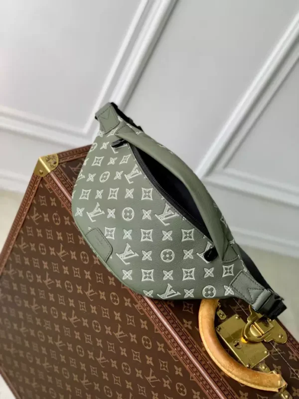 Louis Vuitton Discovery PM Bumbag - LCP016