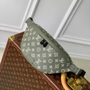 Louis Vuitton Discovery PM Bumbag - LCP016