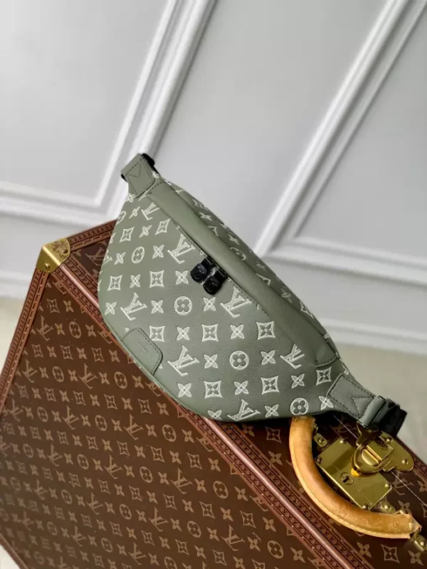 Louis Vuitton Discovery PM Bumbag - LCP016