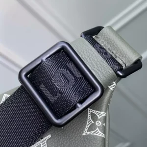 Louis Vuitton Discovery PM Bumbag - LCP016