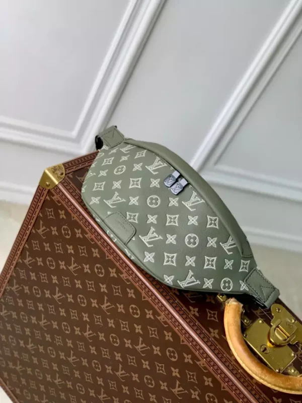 Louis Vuitton Discovery PM Bumbag - LCP016