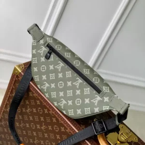 Louis Vuitton Discovery PM Bumbag - LCP016