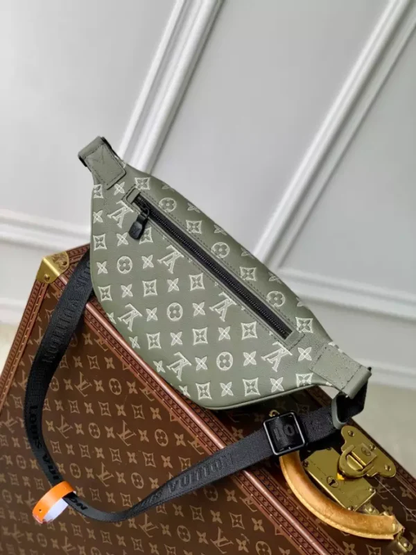 Louis Vuitton Discovery PM Bumbag - LCP016