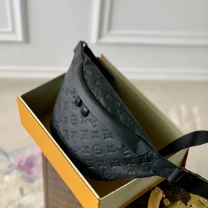 Louis Vuitton Discovery PM Bumbag - LCP017