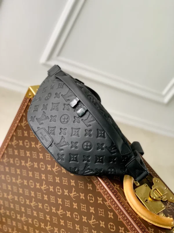 Louis Vuitton Discovery PM Bumbag - LCP017