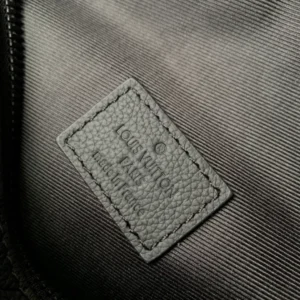 Louis Vuitton Discovery PM Bumbag - LCP017