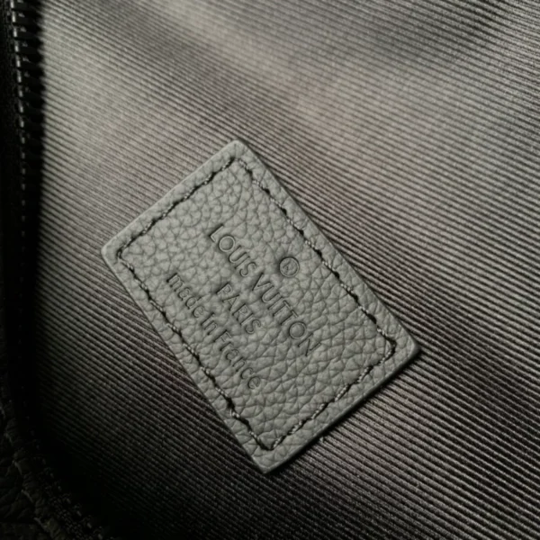 Louis Vuitton Discovery PM Bumbag - LCP017